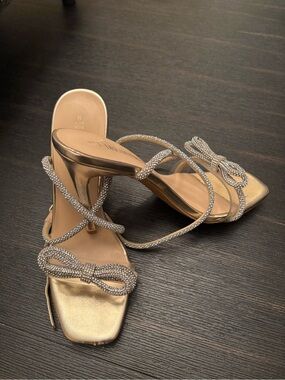 DREAM PAIRS Ankle Strap
Crystal Rhinestone Bow Heels
Gold Size 9